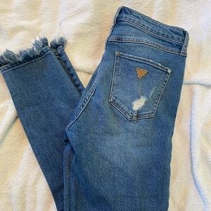 Guess 1981 Skinny. High waisted